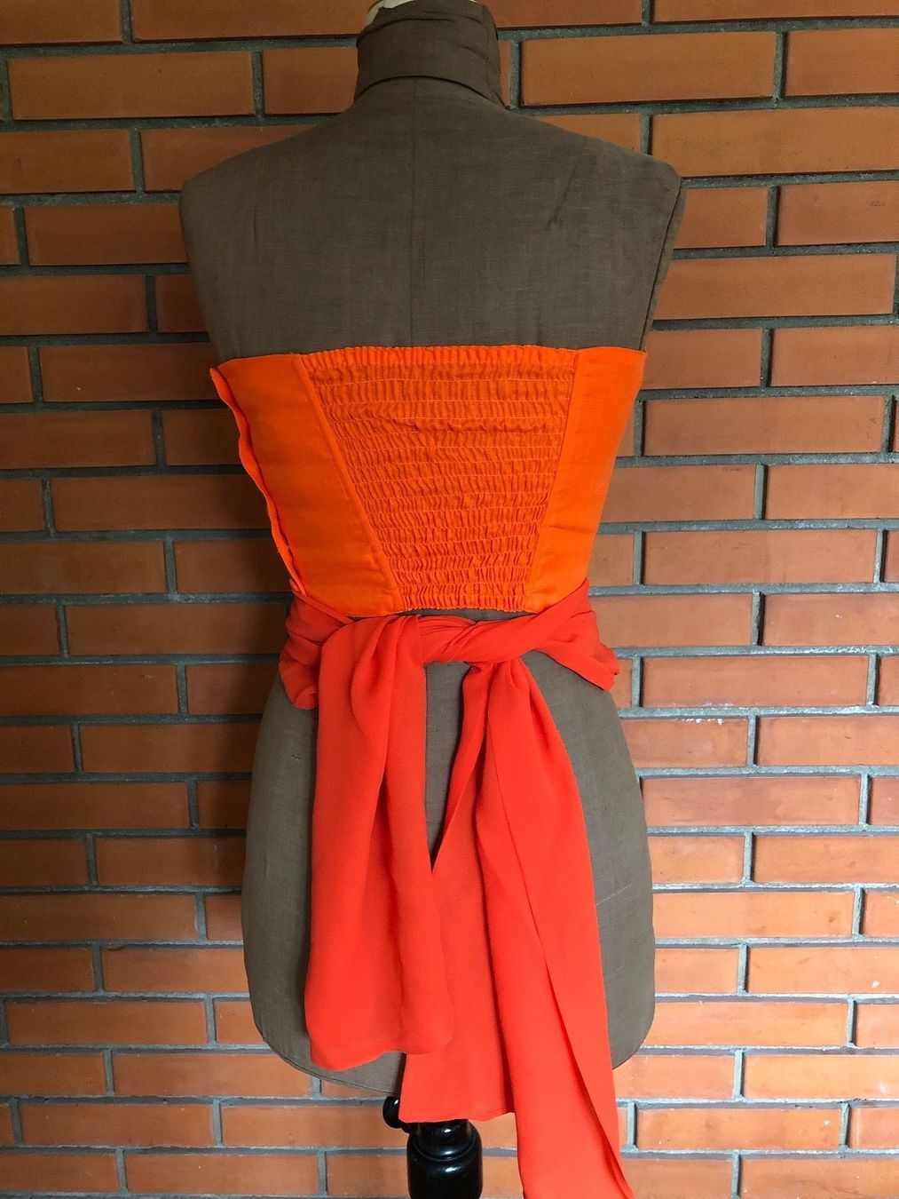 Top: Bustier mit angenähten Seidenschal! – Usato da Niederteufen venduto da nana65 2