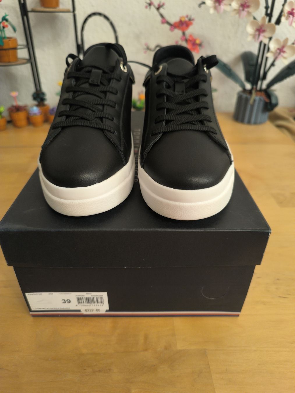 Tommy Hilfiger Scarpe da donna: Tommy Hilfiger LUX METALLIC Sneaker Schwarz Gr. 39 Neu – Nuovo e nell'imballaggio originale da Bern venduto da Nessli 1