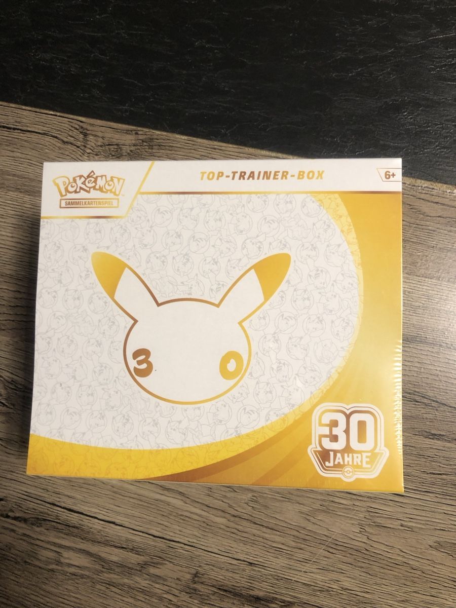 Pokémon Carte collezionabili: Pokémon 30 Jahre Trainer Box – Nuovo e nell'imballaggio originale da Menziken venduto da Valentino79