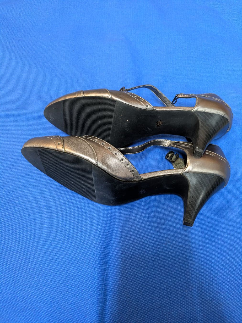 Scott Damenschuhe: Pumps/Sandaletten bronzefarbig Gr. 39 – Gebraucht aus Zetzwil von Stritzi 1