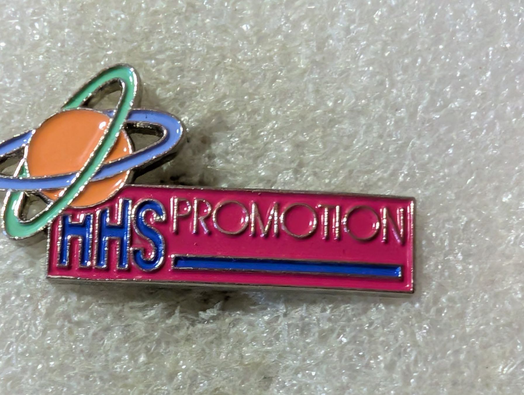 Plaketten & Abzeichen: Ansteckpin 126: HHS Promotion – Gebraucht aus Oppligen von Pin-Fall-Shop