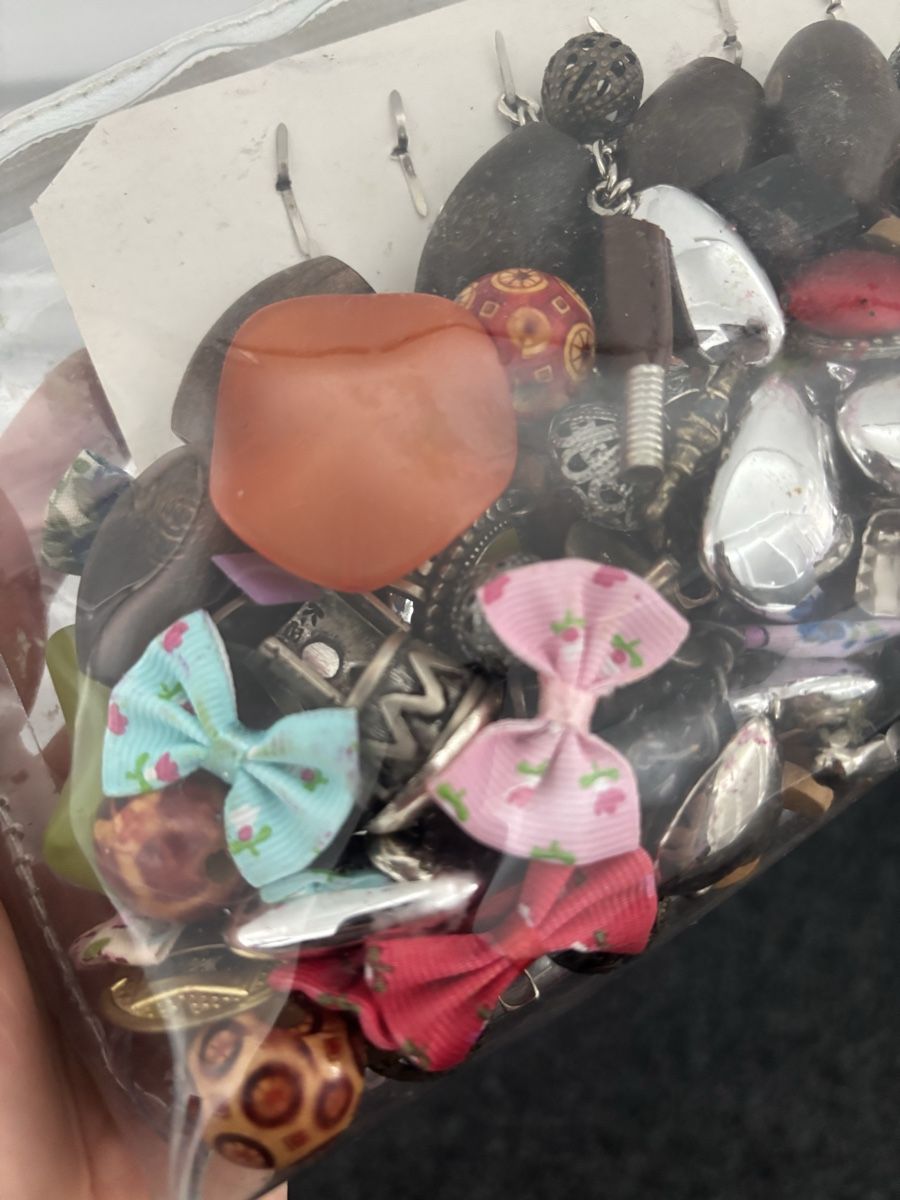 Autres bijoux: Lot de perles / accessoires  – D'occasion à Fribourg par 8mv2 3