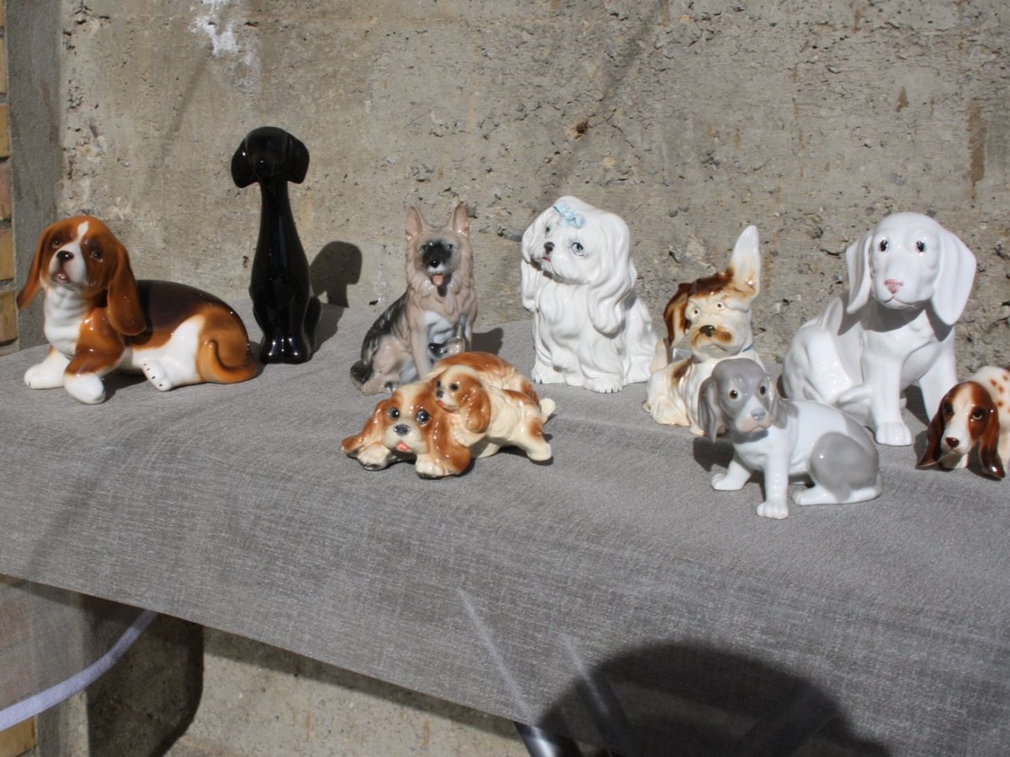 Statuette: HUNDE FIGUR / EN EINE GANZE SAMMLUNG – Usato da Wauwil venduto da Pneuedy