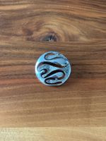 Brosche rund Flammen Design Metall antik guter Zustand