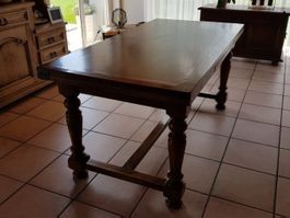 Table en noyer massif style Louis XIII avec deux rallonges