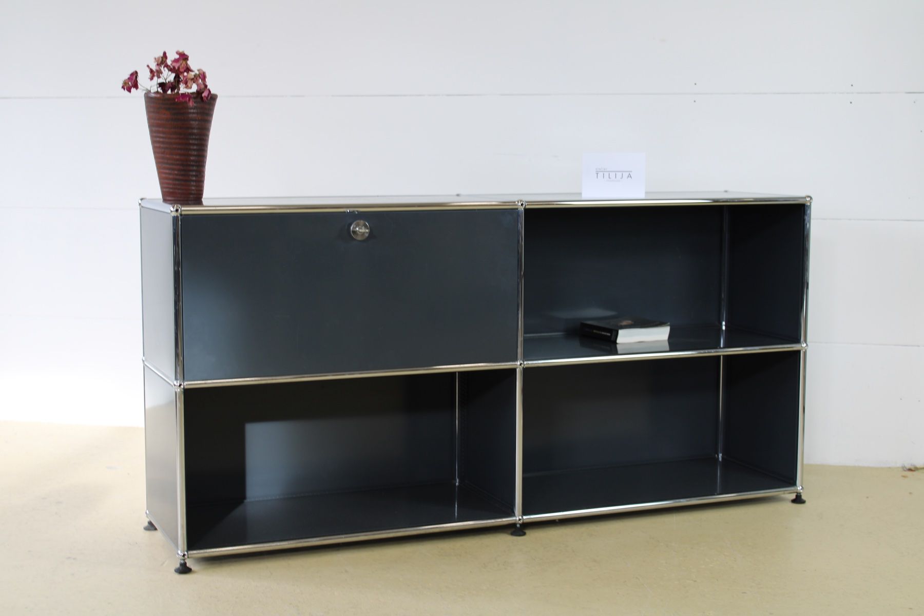 USM Cassettiere: USM Sideboard in Anthrazitgrau, individueller Umbau möglich – Usato da Meinisberg venduto da atelier_TILIJA
