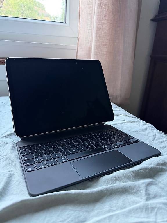 Apple Tablet PC: iPad Air 11'' 128gb, Magic Keyboard et Apple Pencil – Usato da Les Reussilles venduto da elinhasalottosay