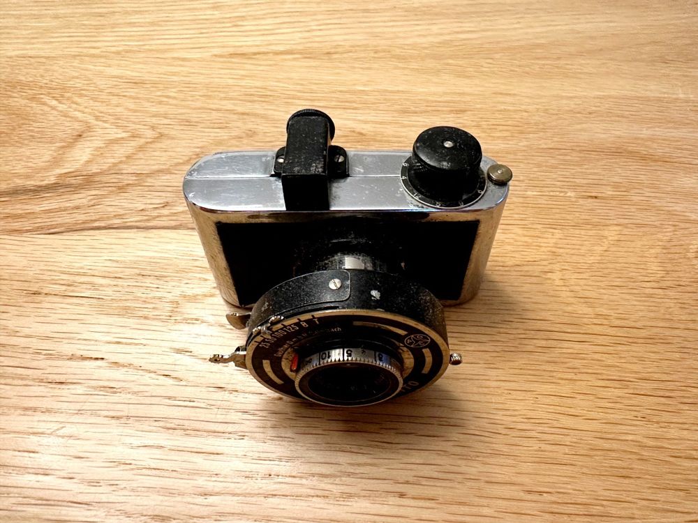 Appareils Compacts Argentiques des Années 80 : découvrez les Modèles Cultes