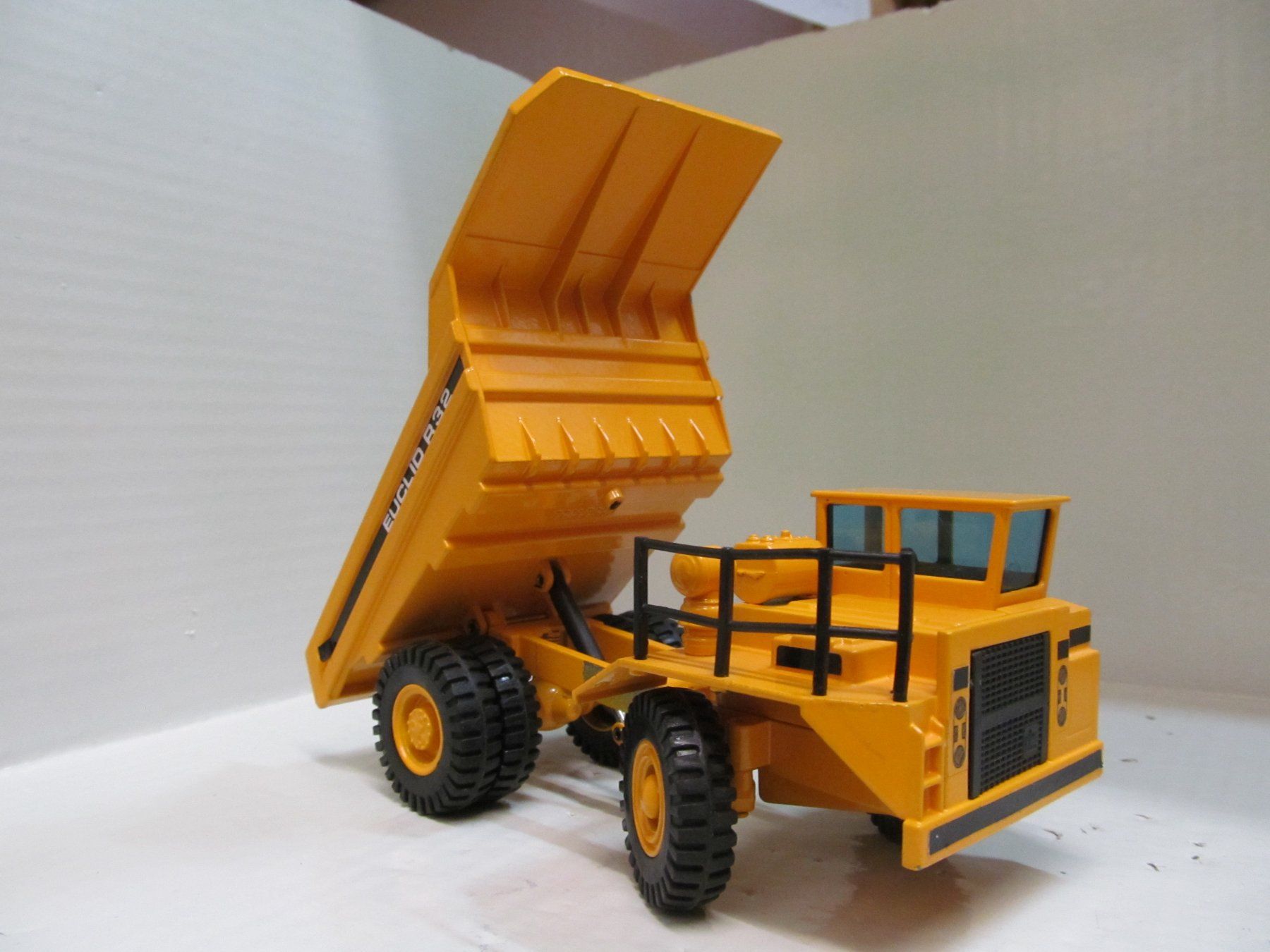 Kit di modellismo & Modellini statici: MULDENKIPPER  EUCLID R32  1:50 – Nuovo (secondo la descrizione) da Grueningen venduto da malamut56 1
