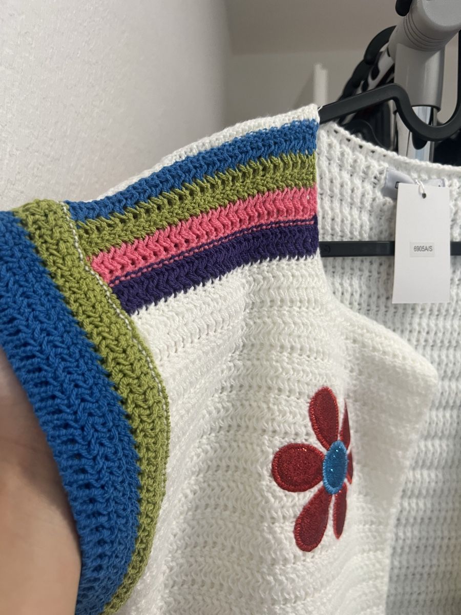 Gilets & Westen: Häkelweste weiss mit Blumenmuster – Gebraucht aus Zürich von R1908 3