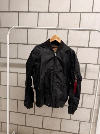Alpha Industries Bomberjacke schwarz gebraucht Zustand