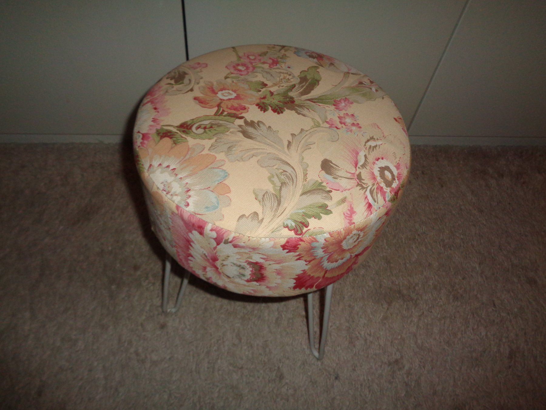 Hocker: *** Shabby Hocker *** / Blumen – Gebraucht aus Othmarsingen von Leuchtturmlady 1