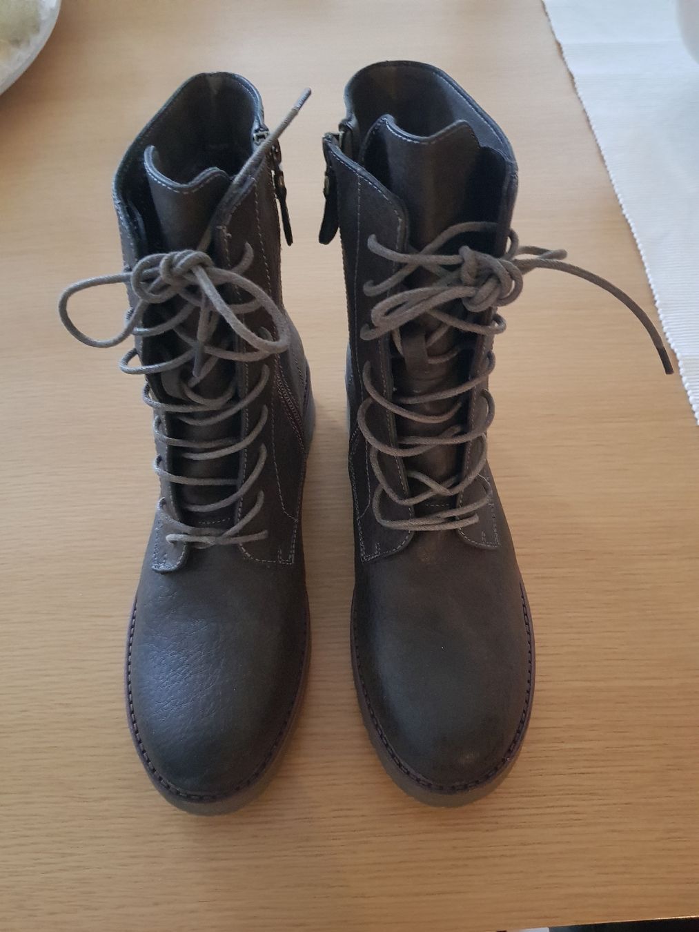 Damenschuhe: super schöne Neue Boots – Neu (gemäss Beschreibung) aus Stansstad von leoni66