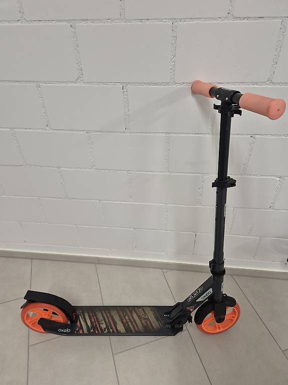 Fahrzeuge für Kinder: Trotti schwarz Kinder 8 bis 12 Jahre – Gebraucht aus Pfäffikon ZH von Cro 1