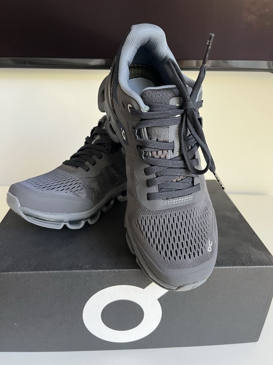 Damenschuhe: Sneakers On Running Gr. 36.5 neu – Neu und originalverpackt aus Stäfa von Exclusive0