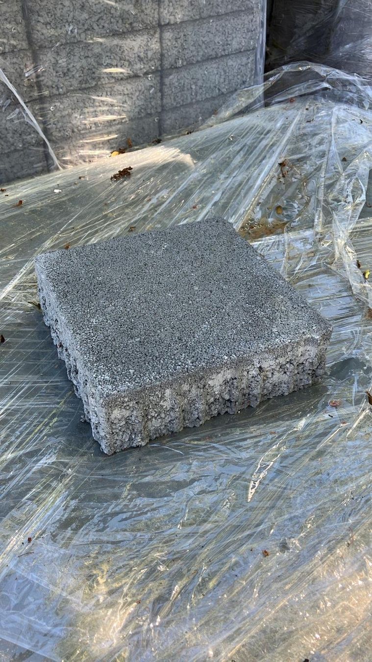 Bodenbeläge: Tschümperlin Sickerstein Carré 20/20/6 28.8m2 – Neu (gemäss Beschreibung) aus Hittnau von Pitchblack01