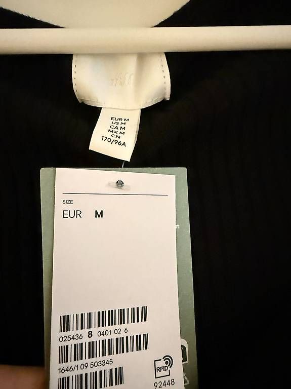 Blusen: H&M TOP Size M - NEW! – Gebraucht aus Wallisellen von Marij1986 1