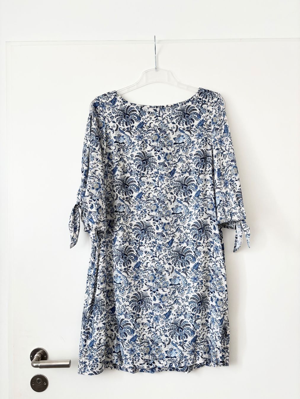H&M Robes: H&M Kleid blau gemustert Gr. 38 – D'occasion à Bottmingen par ana_5hrv 2