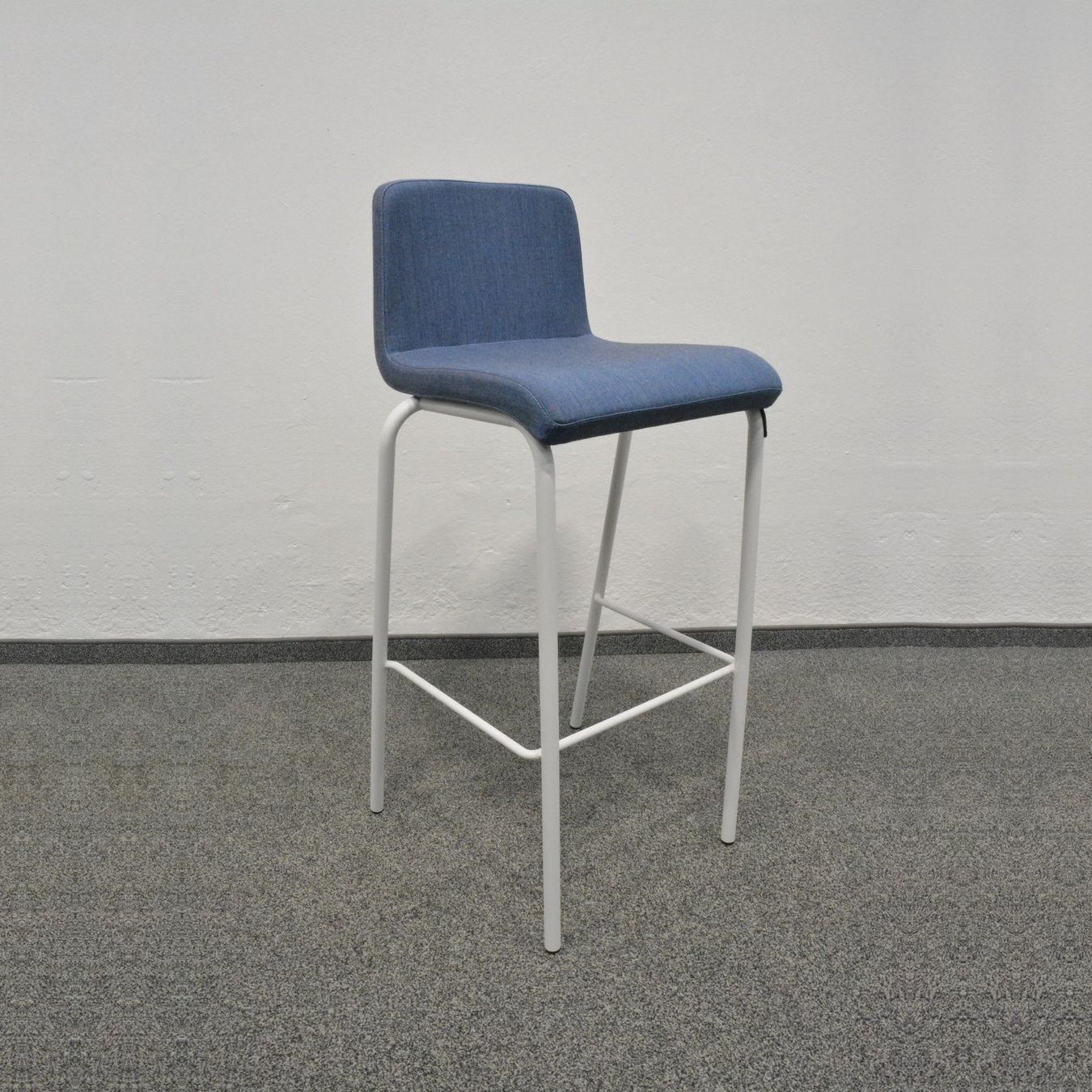 Sgabelli: Steelcase B Free Barhocker - Stoff Blau gemustert – Usato da Schönenwerd venduto da mcofficeshop 1