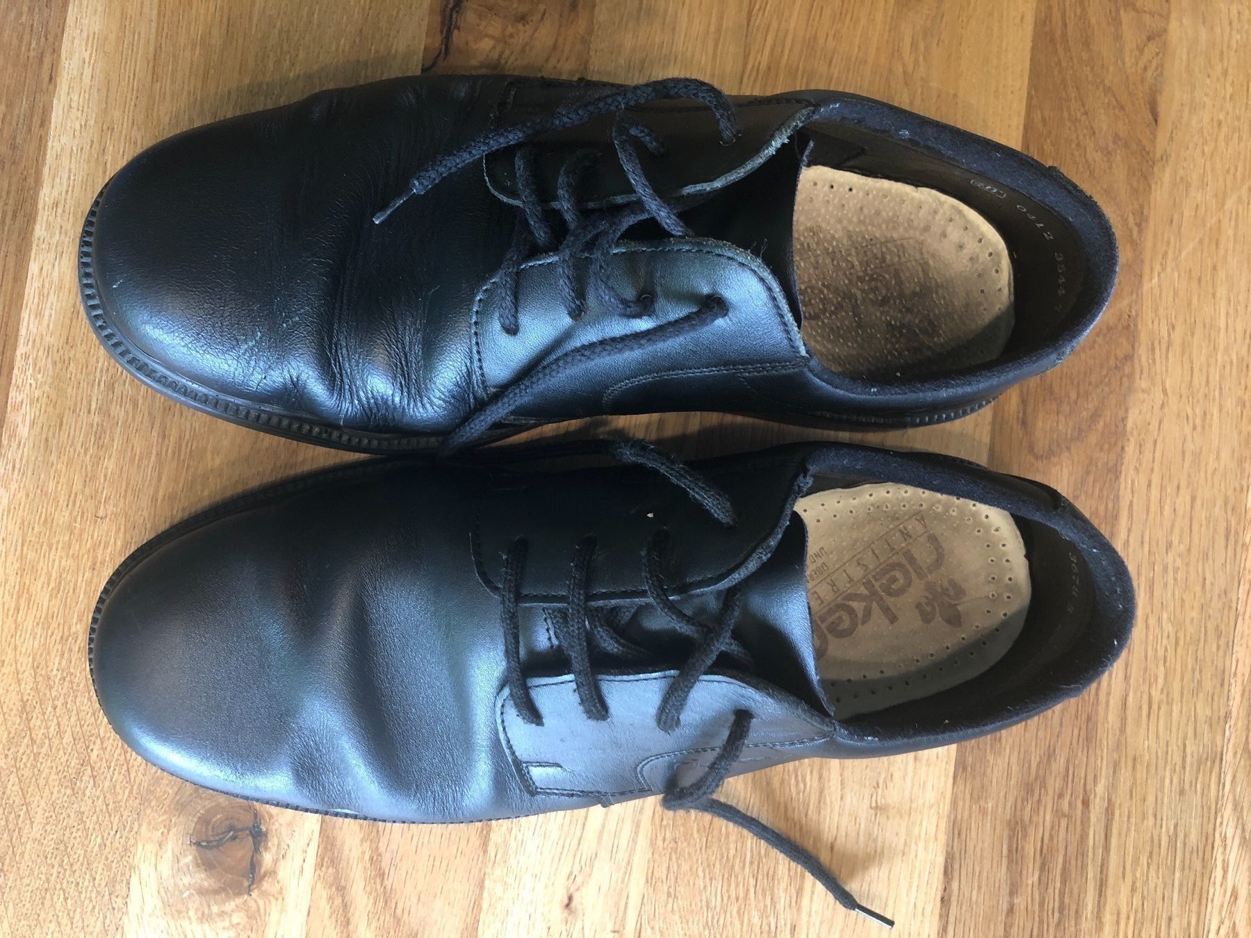 Rieker Scarpe da uomo: Leder Schuhe schwarz 40 – Usato da Goldingen venduto da Thomas.Perrin