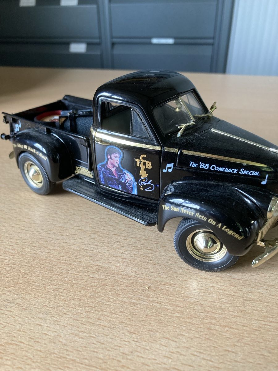 Voitures modèles: Elvis Auto – D'occasion à Niederuzwil par Miami1999