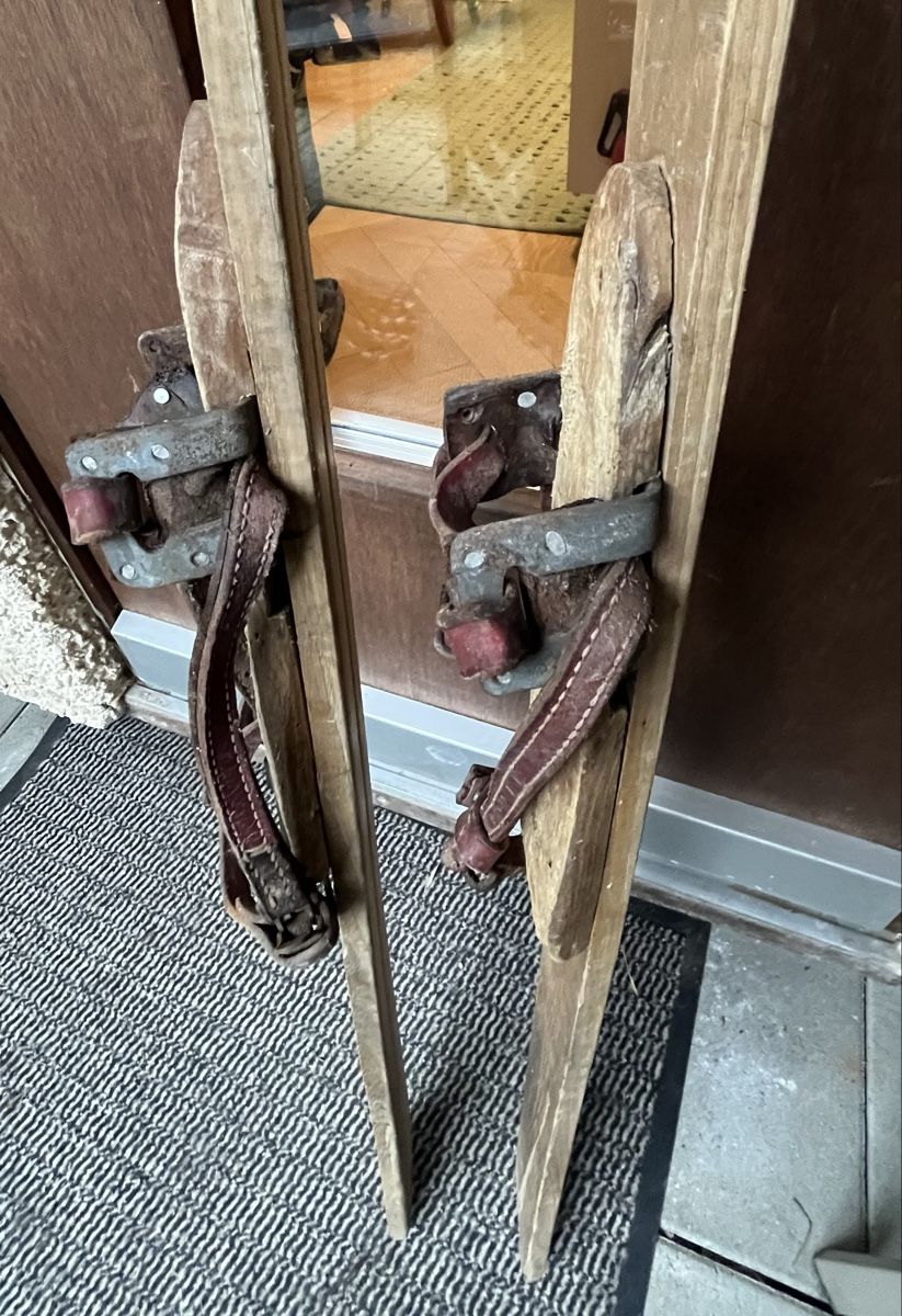 Sci: Vintage Holz Ski mit Lederbindung, Deko, Sammlerstück – Usato da Winkel venduto da Tongabonga 1