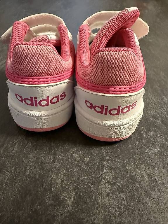Adidas Scarpe per ragazze: Neuwertige adidas Sneakers Gr. 27 – Usato da Rupperswil venduto da Dexaner59 2