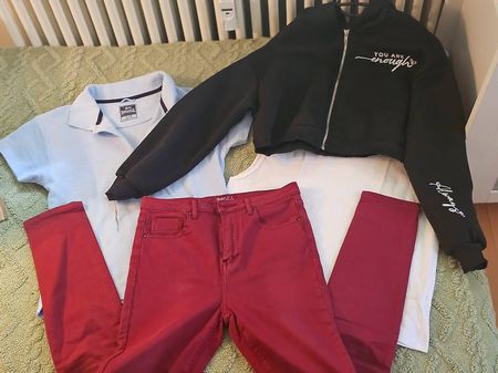 Kleiderset: Marken Poloshirt/Shirt/Hose/Jäggli mit Kapuze