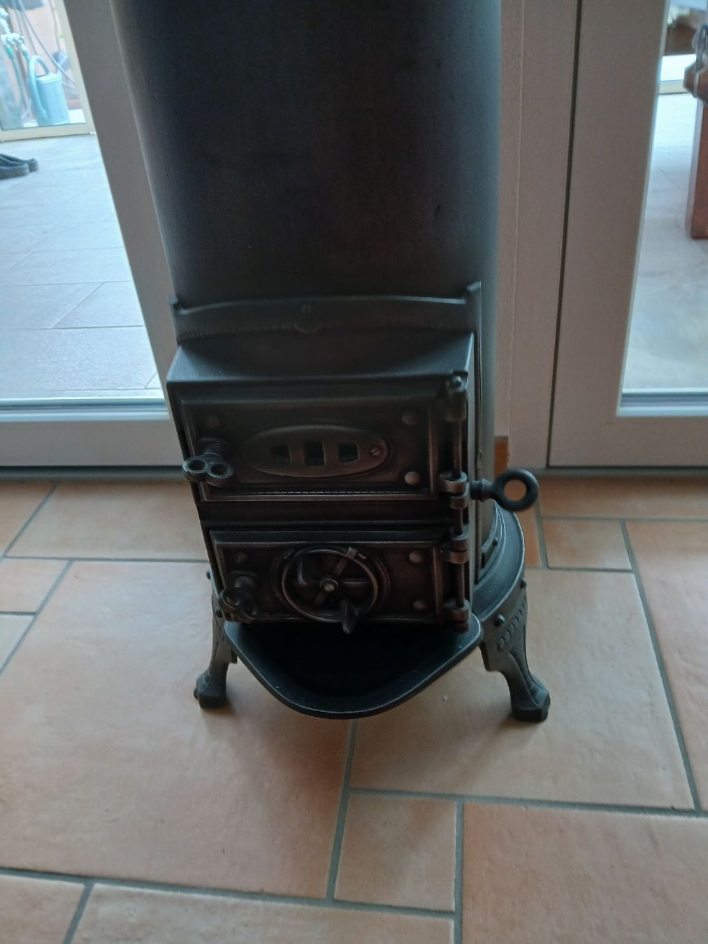 Altri mobili d'antiquariato: Altes Gusseisenöfeli KLUS C 11 – Usato da Galgenen venduto da Leila46 3