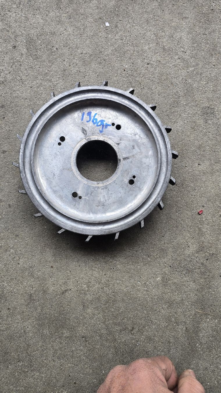 Vespa Alle Rollerersatzteile: Vespa v11 bis vm.Originales Lüfterrad – Gebraucht aus Niederwangen BE von Zimmo72 2