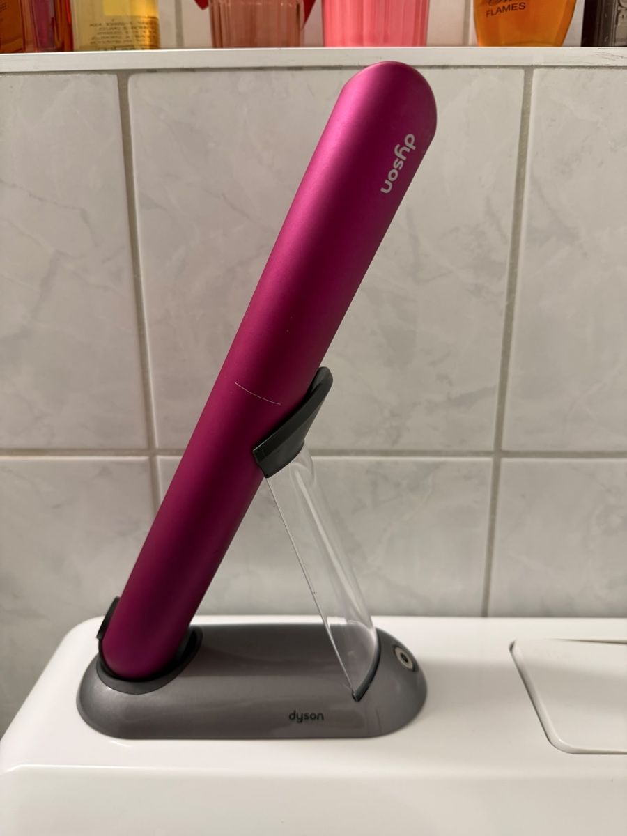 Dyson Lockenstäbe & Haarglätter: Dyson Glätteisen – Neu (gemäss Beschreibung) aus Konolfingen von bekimcekiqaj 1