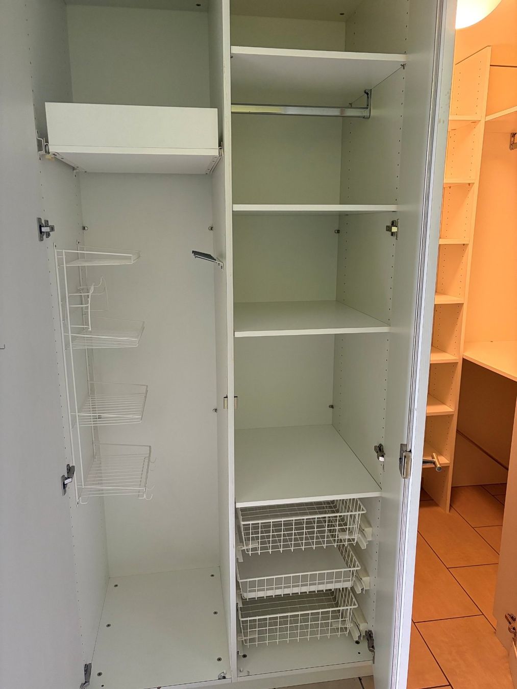 Garderobe: Garderobenschränke – Gebraucht aus Sins von mar_2pfb 4