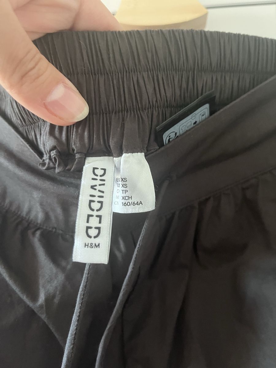 H&M Pantaloni: H&M Hose – Nuovo (secondo la descrizione) da Fehraltorf venduto da thu_9xc2 3