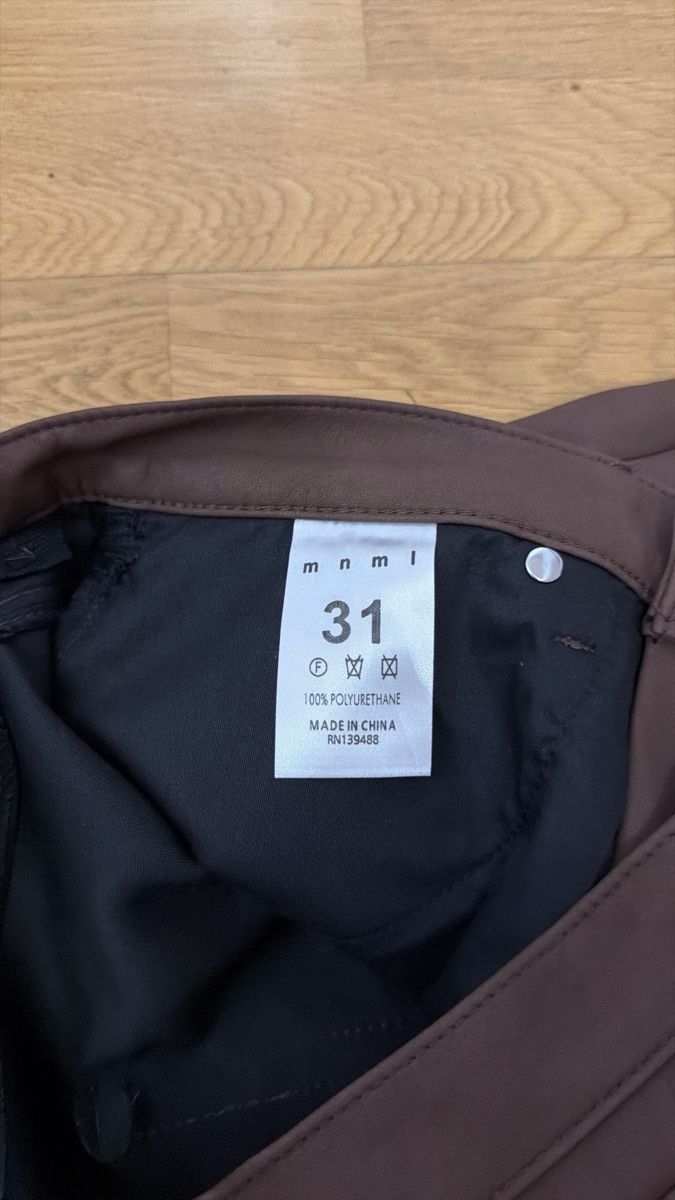 MNML Pantaloni: mnml flared Lederhose – Usato da Basel venduto da nicolasschneeberger 2