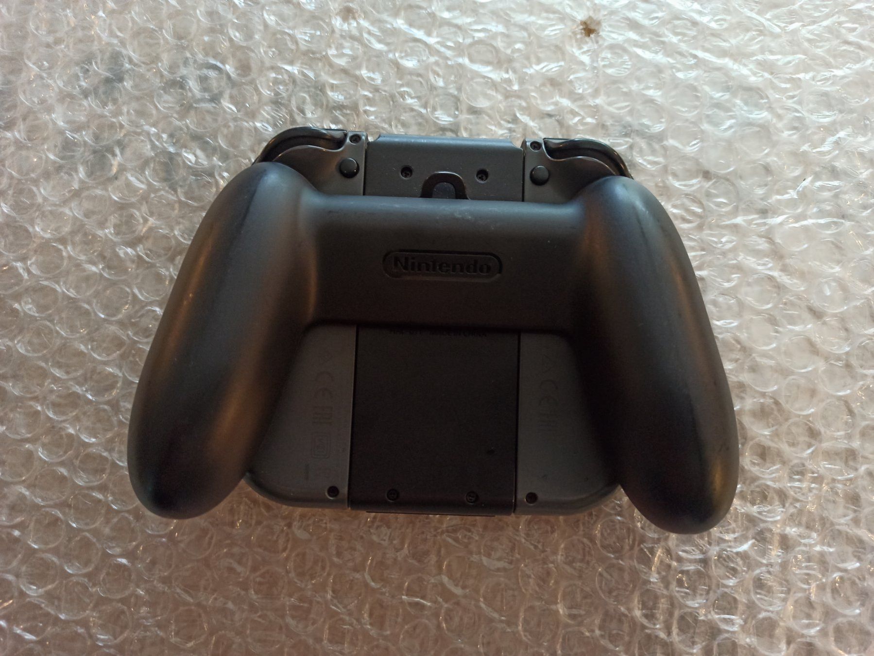 Nintendo Controller: Original Nintendo Switch Joy-Con (Grau) + Grip / NSW – Usato da Oberweningen venduto da mar_87mx 2