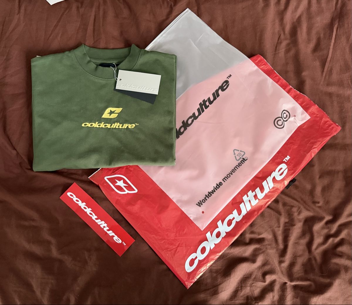 T-shirt: Coldculture - Curved Tee green & yellow – Nuovo e nell'imballaggio originale da Märwil venduto da nev_7pvm 2