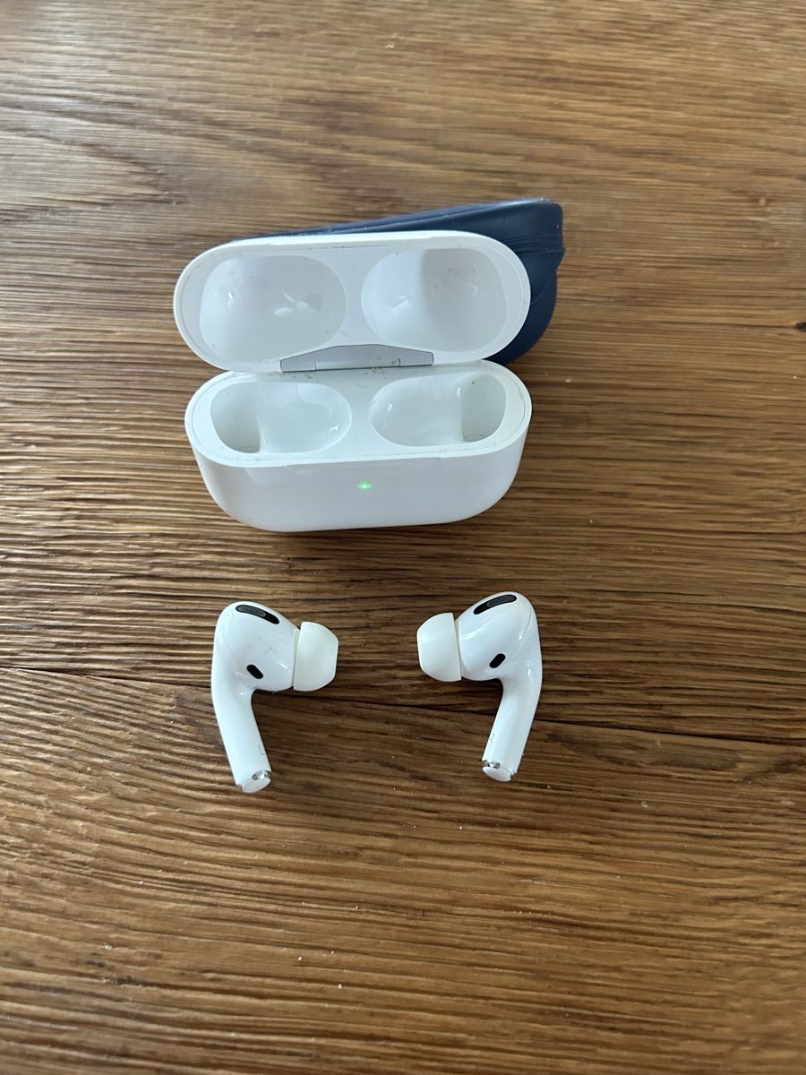 Apple Kopfhörer: Apple AirPods Pro 1st Gen. – Gebraucht aus Uster von  1