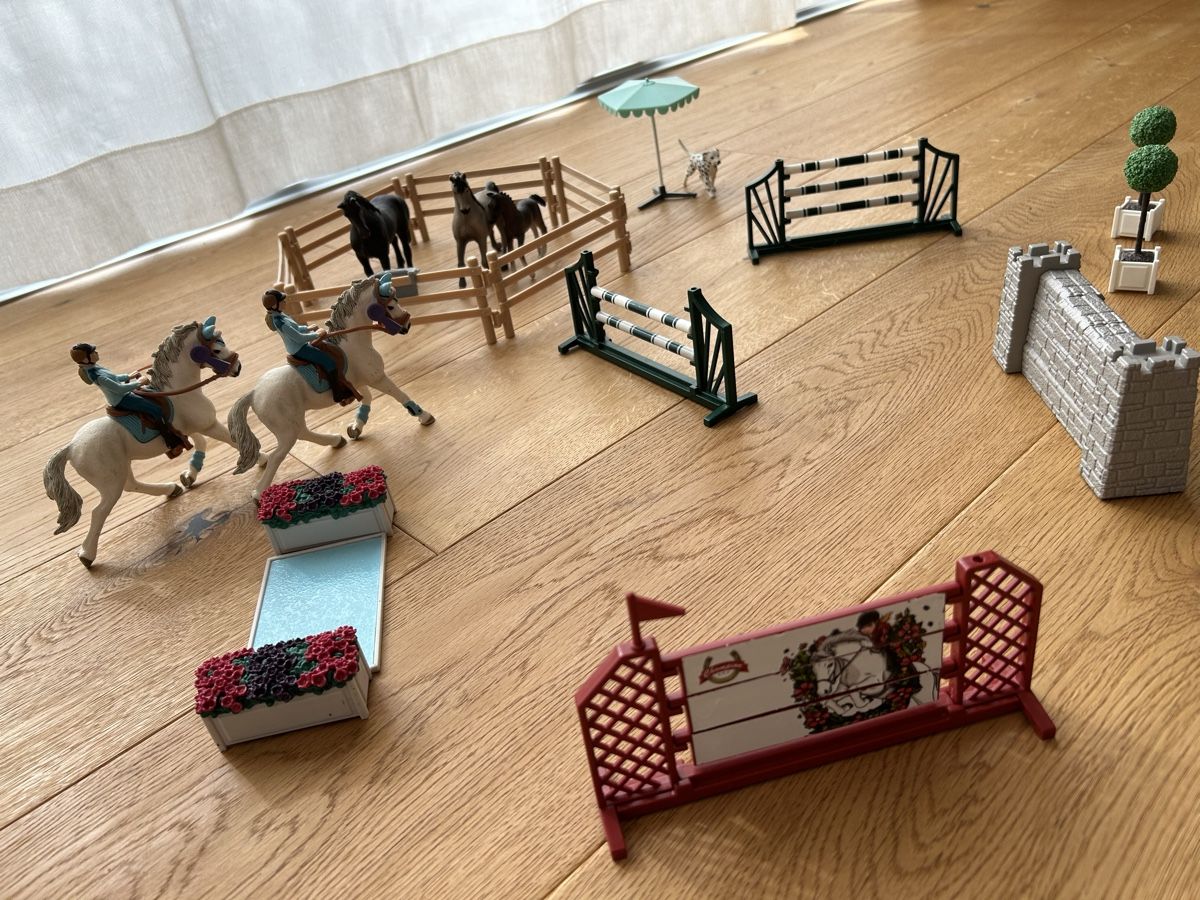 Schleich Spielzeuge: Schleich Springparcour – Gebraucht aus Rafz von