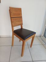 Chaise en chêne massif et cuir brun à vendre avant 27.07