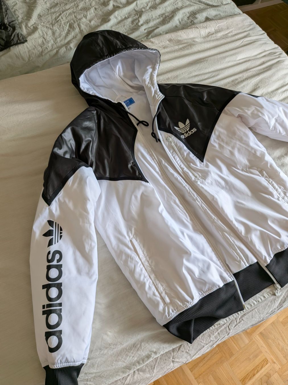 Adidas Giacche: Veste à capuche Adidas – Usato da Genève venduto da zeKxa