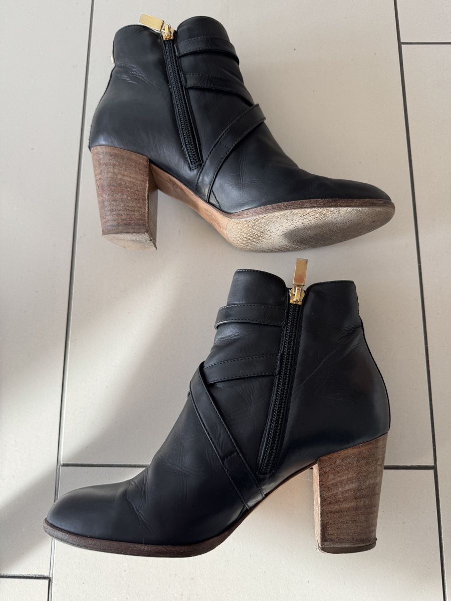 Navyboot Scarpe da donna: Navyboot Lederstiefeletten Gr. 38 schwarz – Usato da Dübendorf venduto da Moebelverkauf10 2