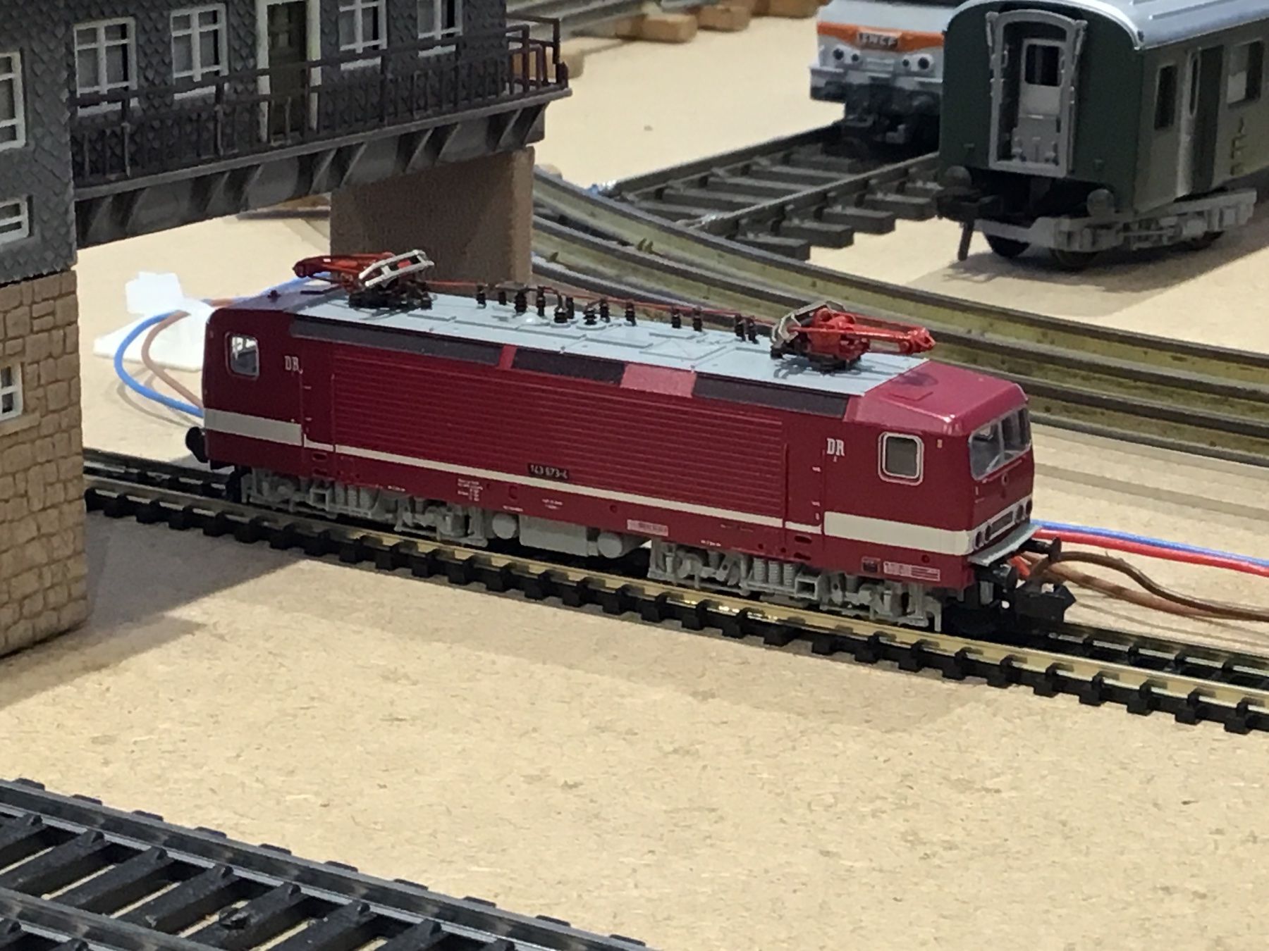 Roco Modellini di ferrovie: ROCO SPUR N- BR 143 579-4 DR - – Usato da Männedorf venduto da Modell-Spezialisten 2