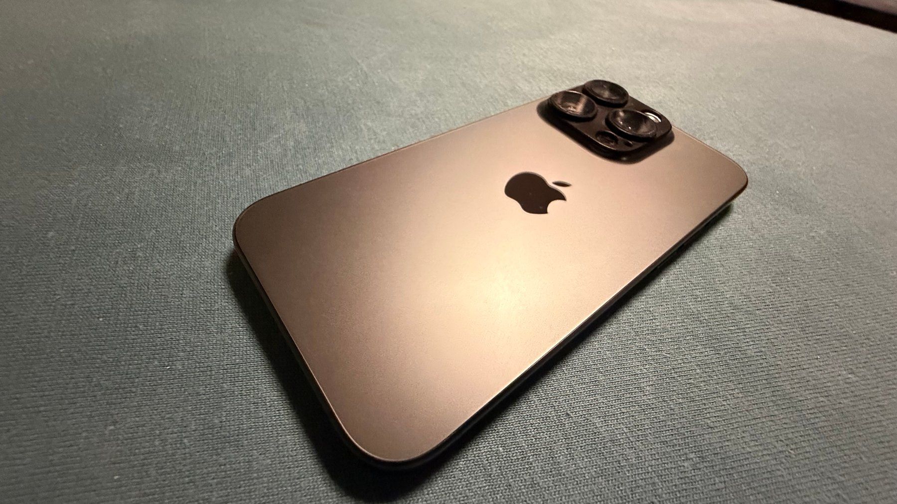 Apple Portables: iPhone 15 Pro,128 GB,Black Titanium – D'occasion à Obergerlafingen par Moorfrosch