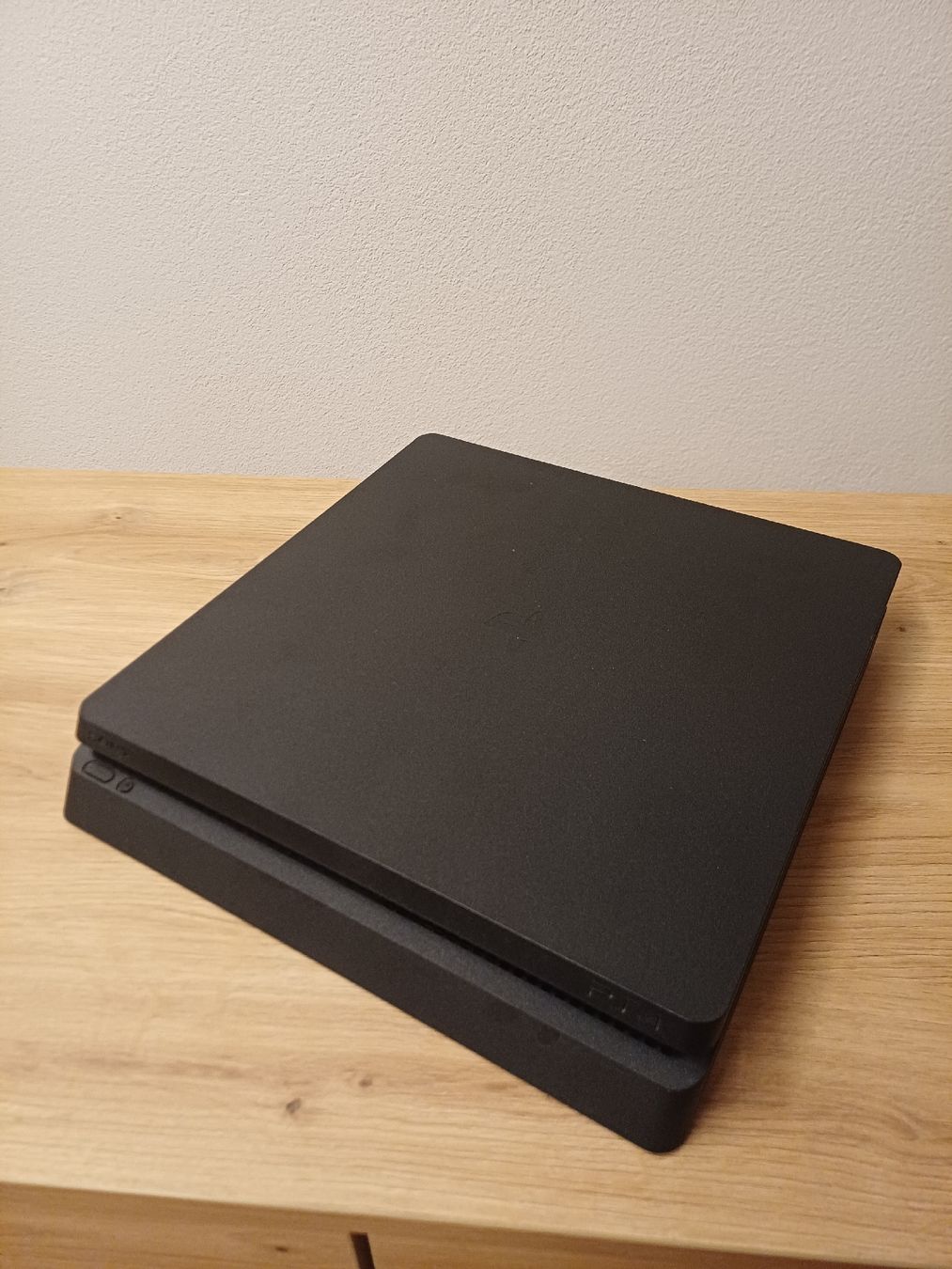 Sony Consoles: Sony PlayStation 4 – D'occasion à Braunau par dom_9gm5