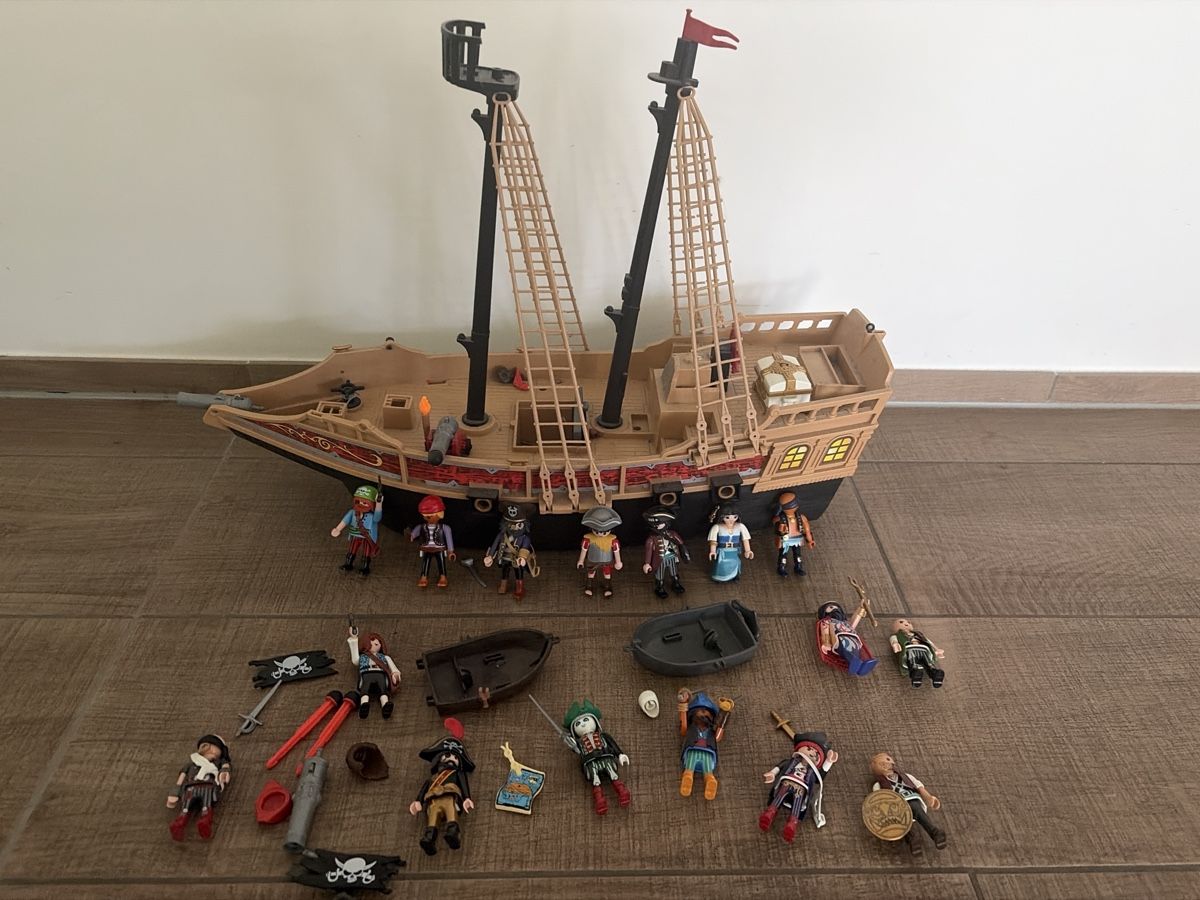 Playmobil Giocattoli: Playmobil Piratenschiff mit Figuren – Usato da Zürich venduto da marina76