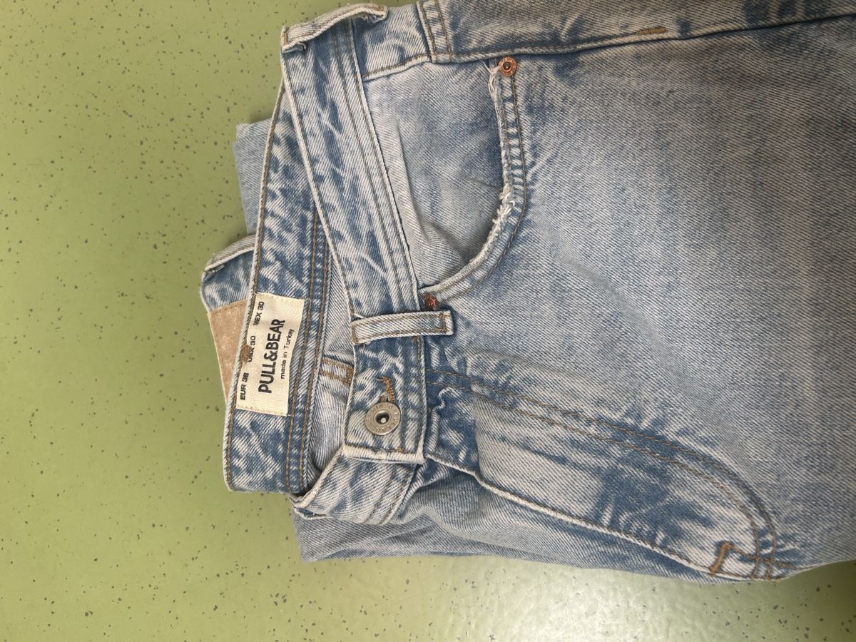 Pull&Bear Jeans: Jeans Pull and Bear hellblau Grösse 38 – Neuf (Voir description) à Recherswil par svfae77 3