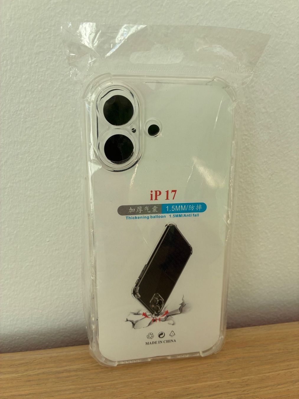 Cover & Protezioni schermo: Coque iPhone 17 transparente, antichoc -  NEUVE – Nuovo e nell'imballaggio originale da Herrliberg venduto da BOULBADI