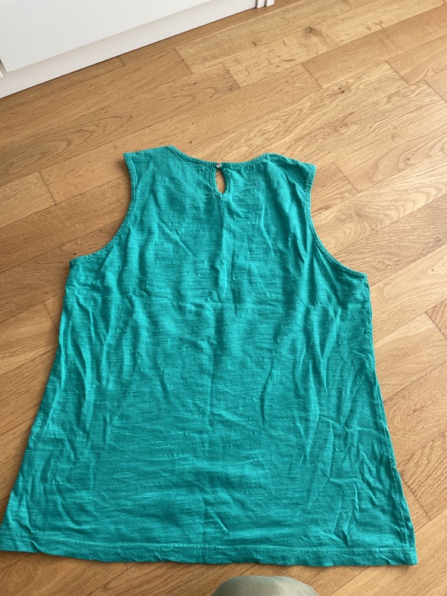 Top: Beaded shirt medium – Usato da Zug venduto da dmjtita 3