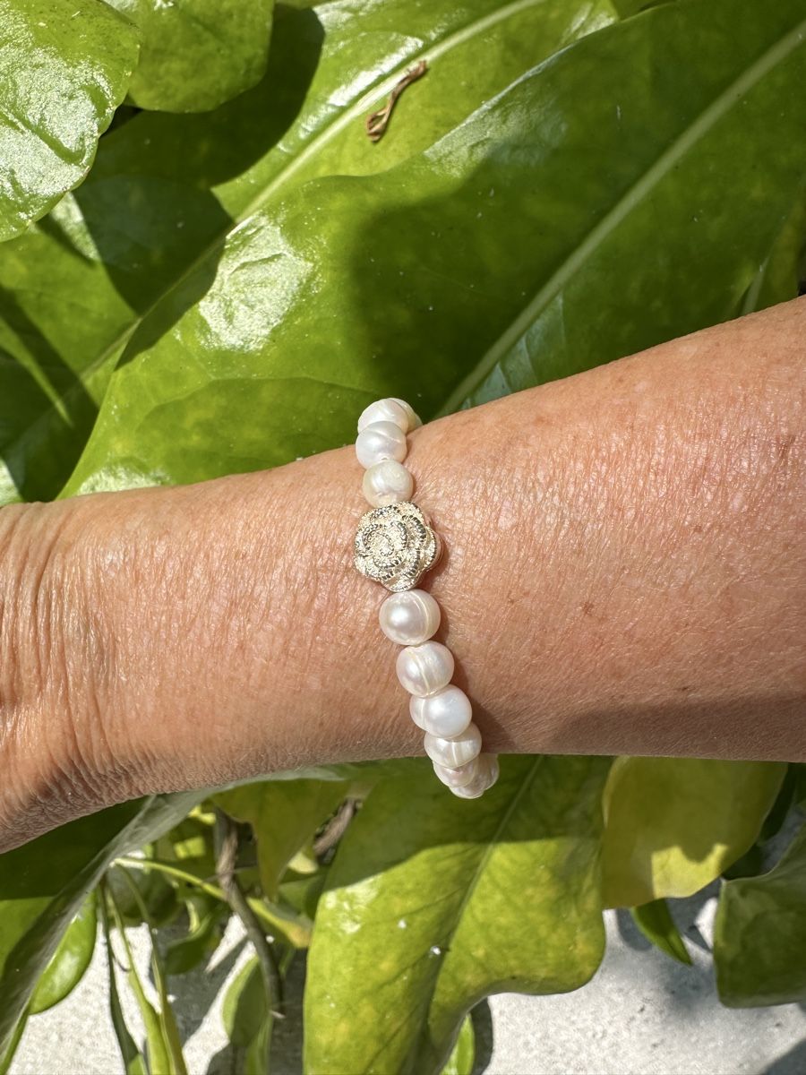 Bracciali & Braccialetti: Perlenarmband mit silberblume – Nuovo e nell'imballaggio originale da Niederglatt ZH venduto da Silberschmuck-design 1