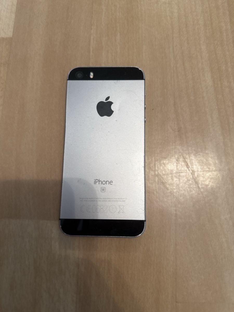 Apple Handys / Smartphones: Apple iPhone SE silber gebraucht mit Defekt am Display – Defekt aus Romanshorn von Bejhan.r 1